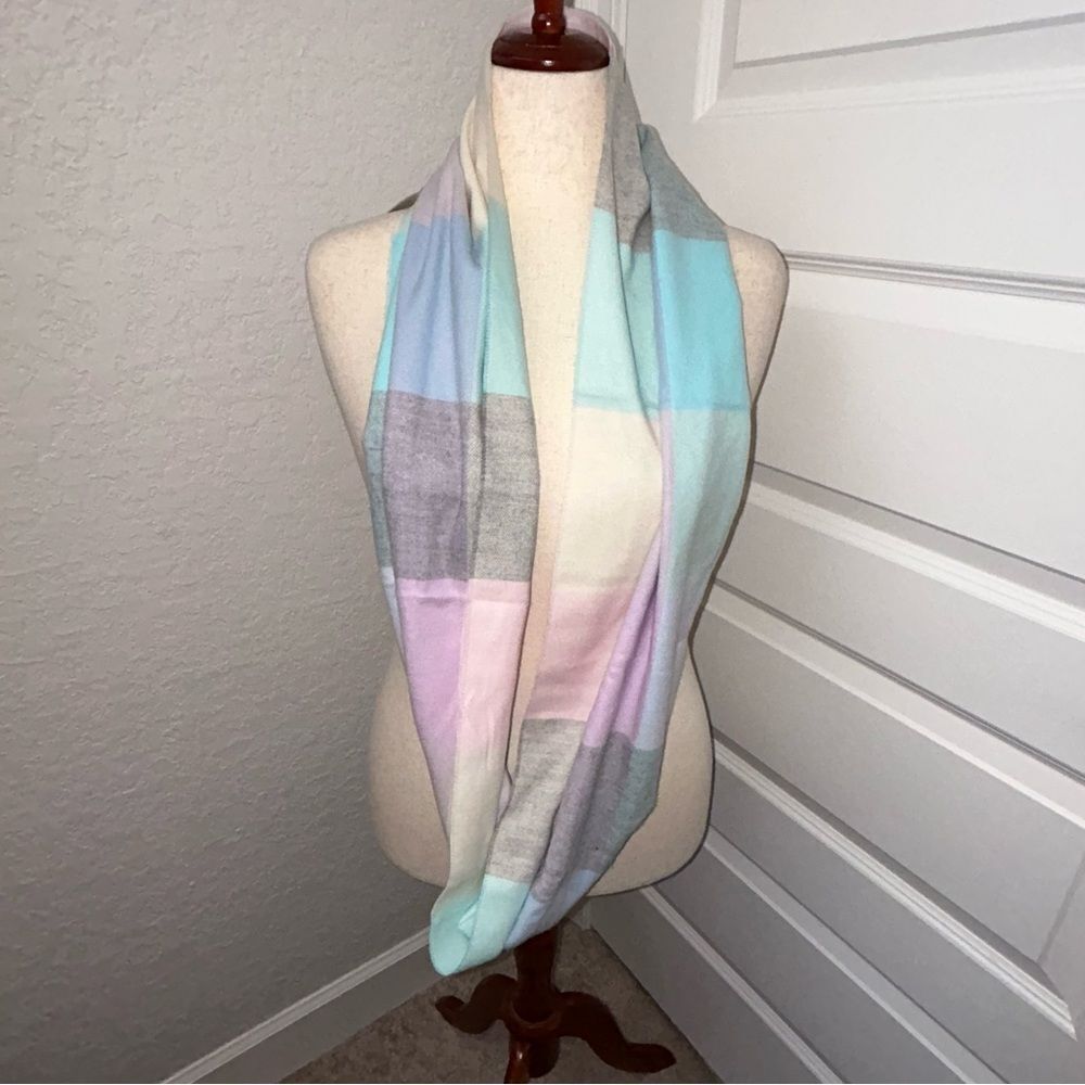 New, V.FRAAS Plaid Pastel Infinity Scary